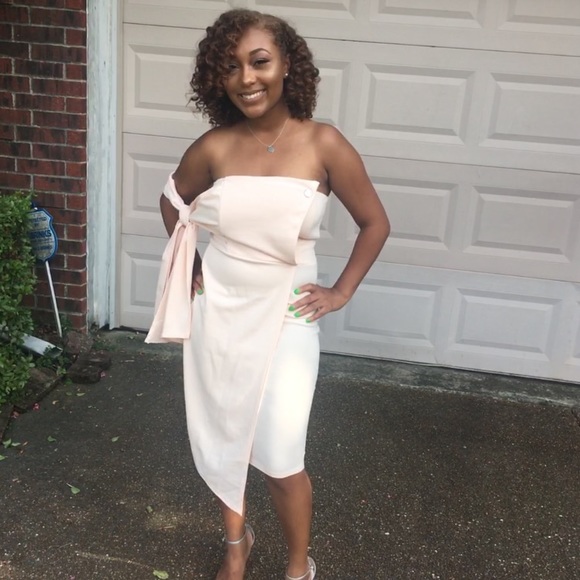 Pretty Little Thing Dress - Picture 2 of 3